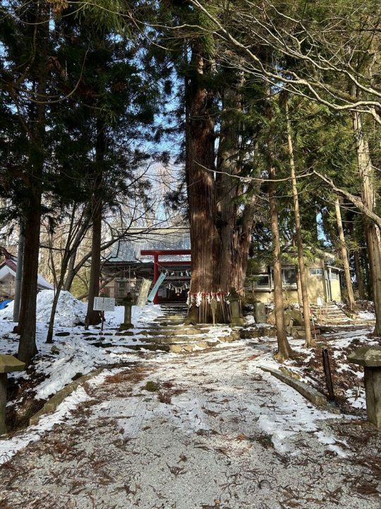 磐椅神社　社殿