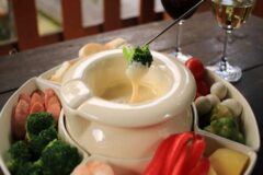 温かいチーズと具をぜひどうぞ