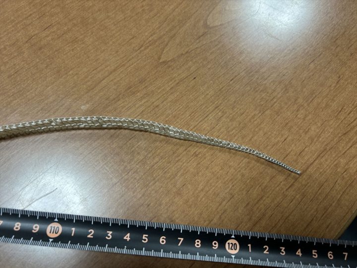 蛇の抜け殻 体長
