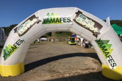 過去に開催されたYAMAFES.のアーチ