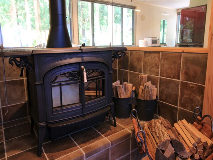 しゃくなげ25号館薪ストーブ