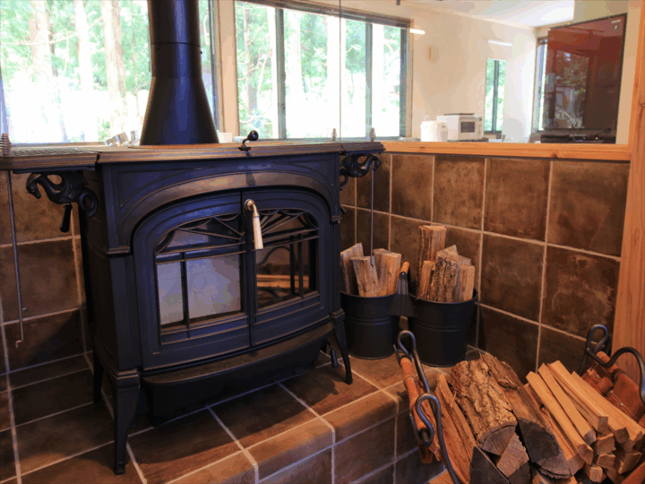 しゃくなげ25号館薪ストーブ