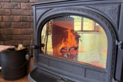 総合案内所薪ストーブ