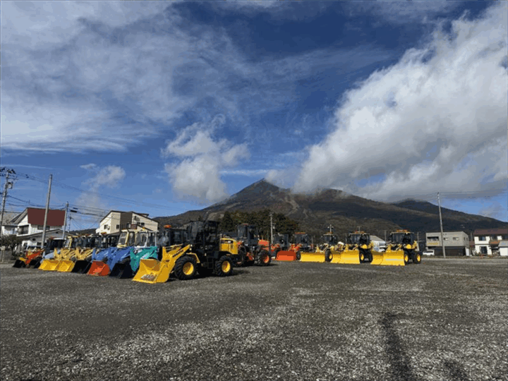 駐車場に並ぶ除雪車