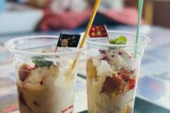 米粉のシフォンケーキとルバーブヨーグルトのカップケーキ