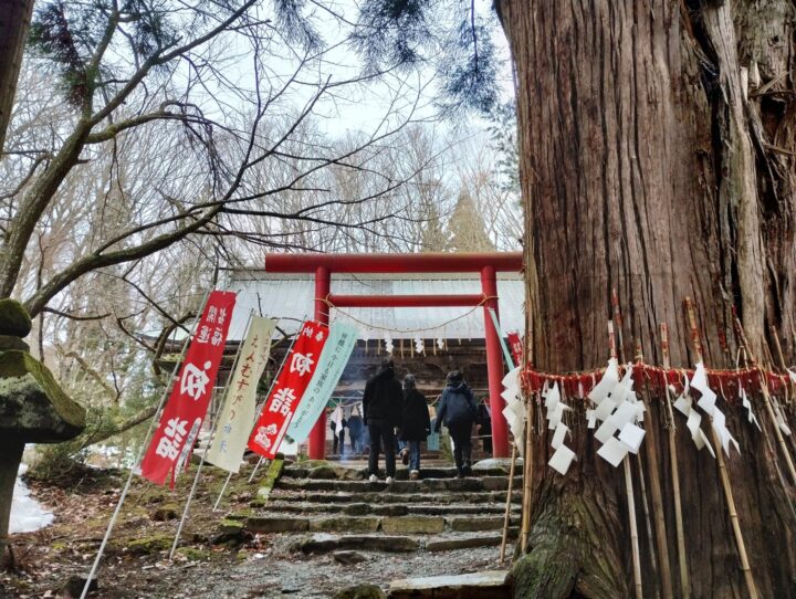 磐椅神社(いわはしじんじゃ)