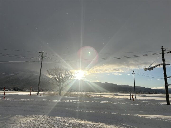 雲の合間からのぞく太陽